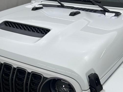 2025 Jeep Gladiator Sport S