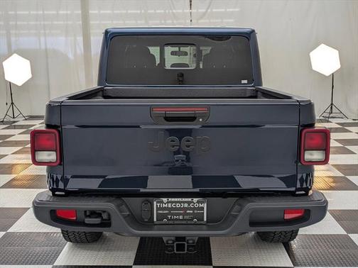 2025 Jeep Gladiator Nighthawk