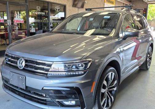 Platinum Gray Metallic 2021 Volkswagen Tiguan 2.0T SEL R-Line 4MOTION