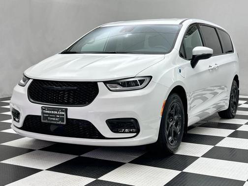 2023 Chrysler Pacifica Hybrid Touring L