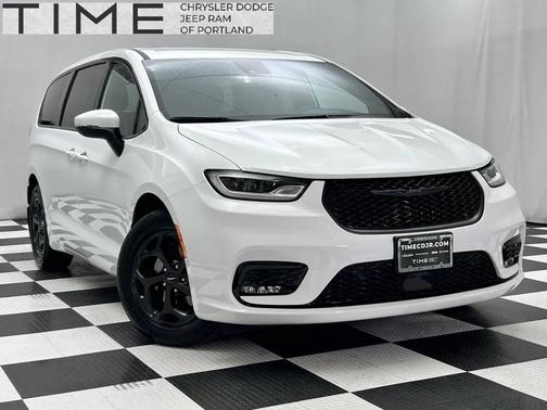 2023 Chrysler Pacifica Hybrid Touring L