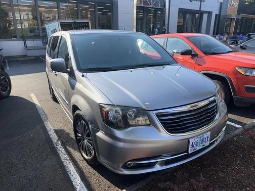 2014 Chrysler Town & Country S
