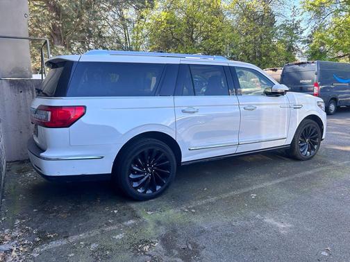 White 2020 Lincoln Navigator Reserve