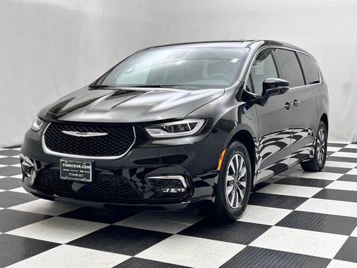2025 Chrysler Pacifica Hybrid Select