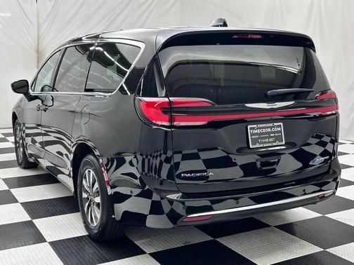 2025 Chrysler Pacifica Hybrid Select