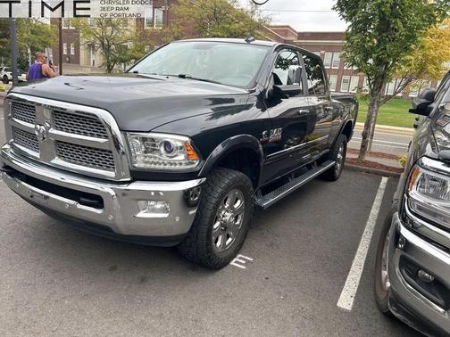 2017 RAM 2500 Laramie Crew Cab 4x4 6'4' Box
