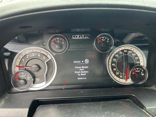 2017 RAM 2500 Laramie Crew Cab 4x4 6'4' Box