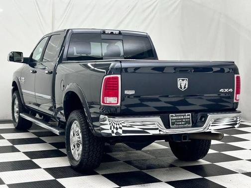2017 RAM 2500 Laramie Crew Cab 4x4 6'4' Box