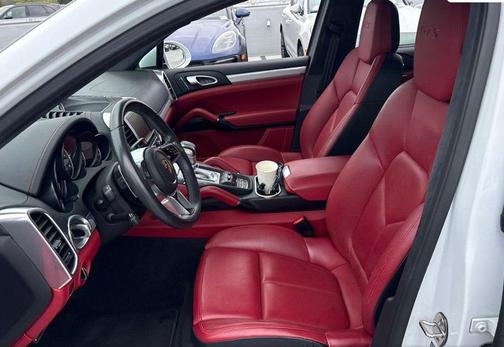 Carrara White Metallic 2016 Porsche Cayenne GTS