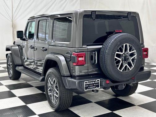 2025 Jeep Wrangler 4-Door Sahara 4x4