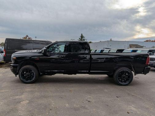 2026 RAM 3500 Laramie Crew Cab 4x4 8' Box