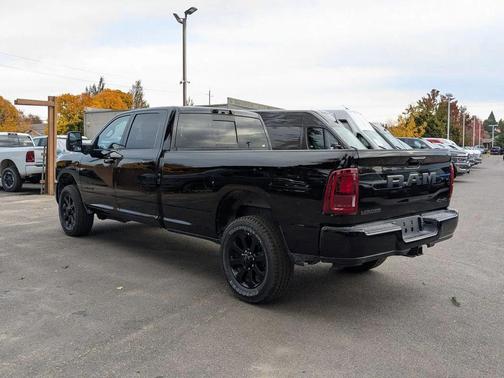 2026 RAM 3500 Laramie Crew Cab 4x4 8' Box