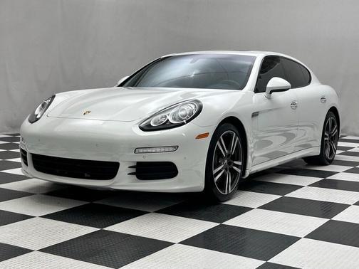 2016 Porsche Panamera 4