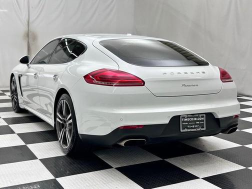 2016 Porsche Panamera 4