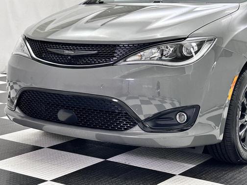 2020 Chrysler Pacifica L