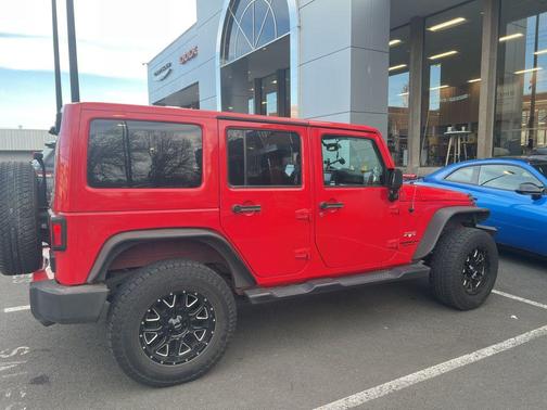 Firecracker Red Clearcoat 2016 Jeep Wrangler Unlimited Sahara