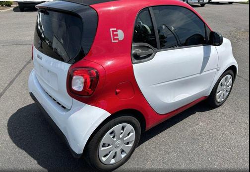 White 2017 smart ForTwo Electric Drive pure