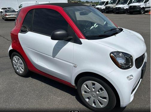 White 2017 smart ForTwo Electric Drive pure
