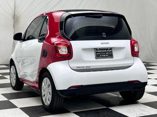 White 2017 smart ForTwo Electric Drive pure