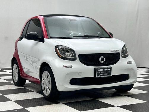 White 2017 smart ForTwo Electric Drive pure
