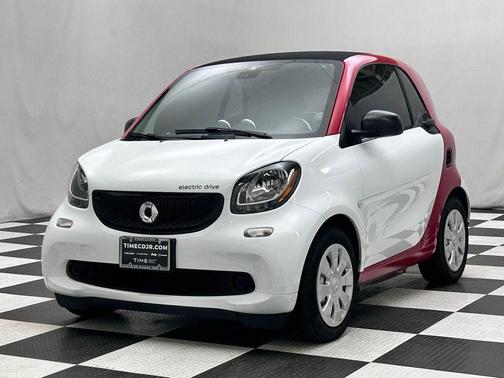 White 2017 smart ForTwo Electric Drive pure