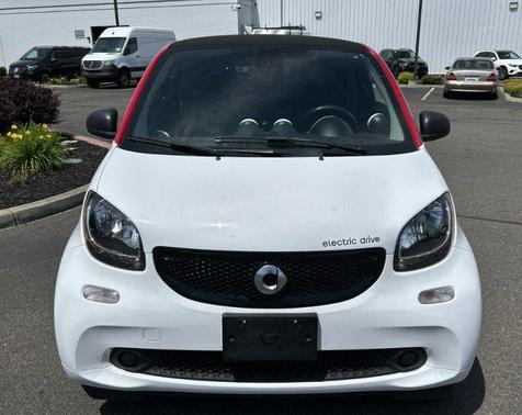 White 2017 smart ForTwo Electric Drive pure