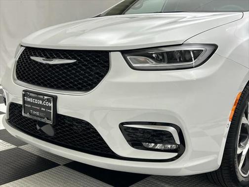 2025 Chrysler Pacifica L