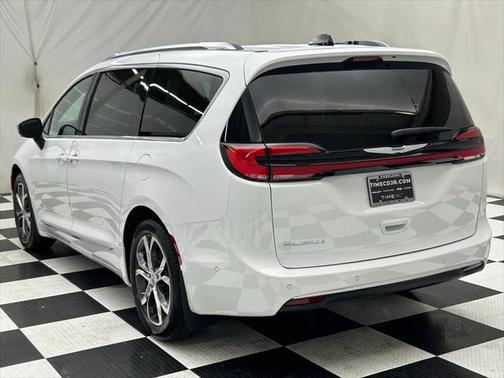 2025 Chrysler Pacifica L