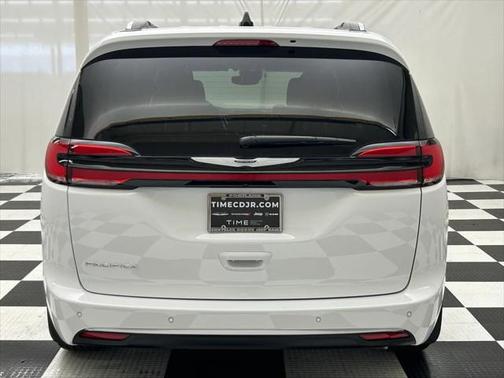 2025 Chrysler Pacifica L