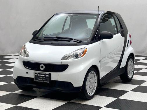 White 2013 smart ForTwo pure