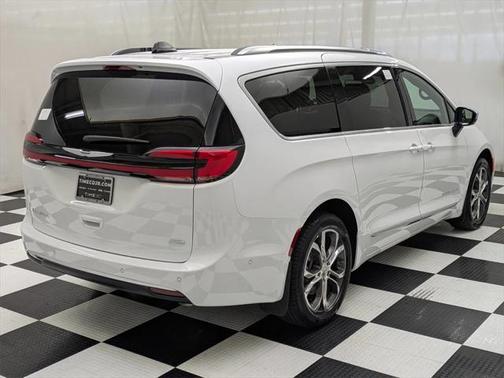 2025 Chrysler Pacifica L