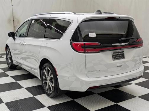 2025 Chrysler Pacifica L