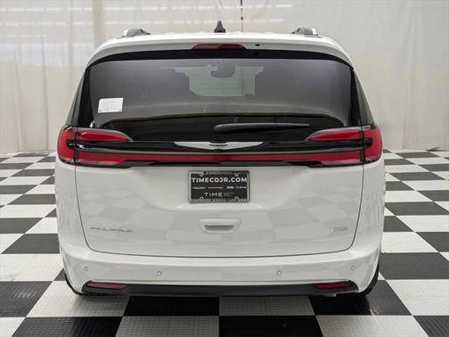 2025 Chrysler Pacifica L