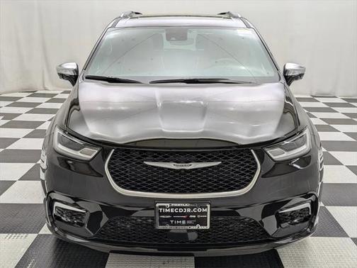 2025 Chrysler Pacifica L