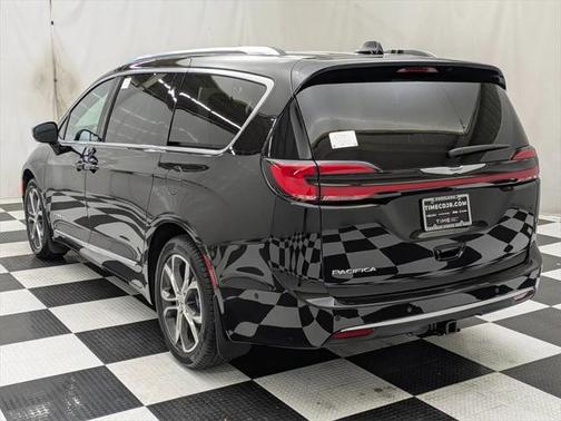 2025 Chrysler Pacifica L