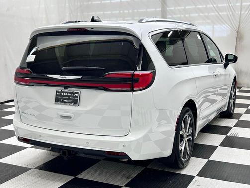 2026 Chrysler Pacifica L