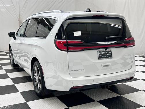 2026 Chrysler Pacifica L
