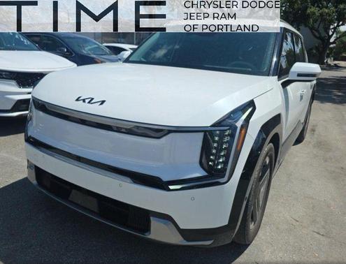 Snow White Pearl 2024 Kia EV9 Land