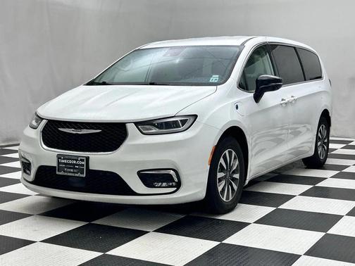 2024 Chrysler Pacifica Hybrid Select