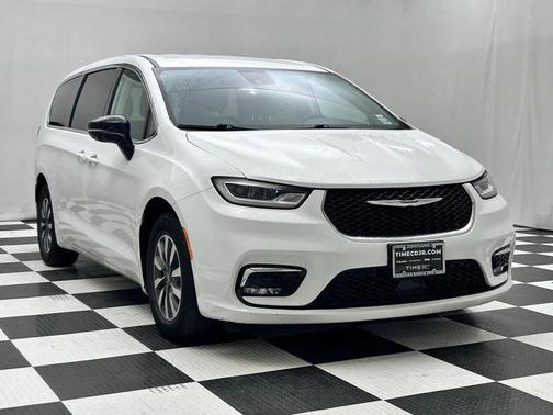 2024 Chrysler Pacifica Hybrid Select