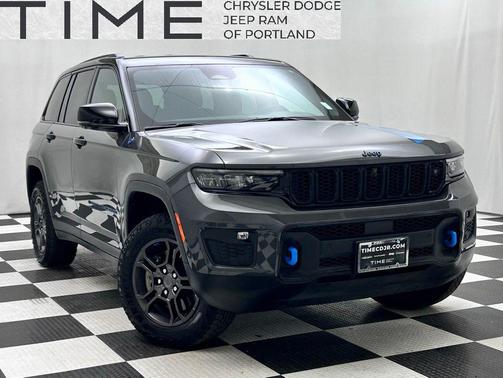 Baltic Gray Metallic Clearcoat 2025 Jeep Grand Cherokee 4xe Trailhawk