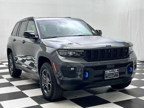 Baltic Gray Metallic Clearcoat 2025 Jeep Grand Cherokee 4xe Trailhawk