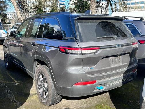 Baltic Gray Metallic Clearcoat 2025 Jeep Grand Cherokee 4xe Trailhawk