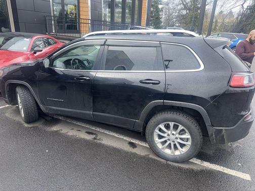 Diamond Black Crystal Pearlcoat 2019 Jeep Cherokee Latitude