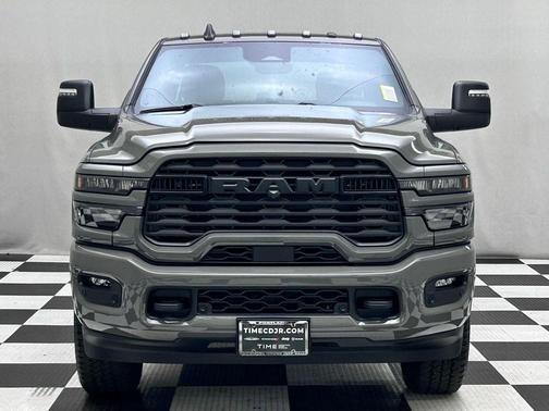 Ceramic Gray Clearcoat 2026 RAM 2500 Big Horn Crew Cab 4x4 6'4' Box