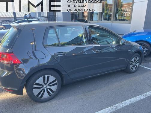Gray 2016 Volkswagen e-Golf SE