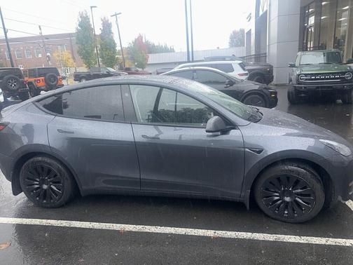 2023 Tesla Model Y Long Range Dual Motor All-Wheel Drive