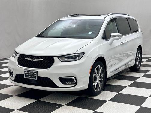 Bright White Clearcoat 2022 Chrysler Pacifica L