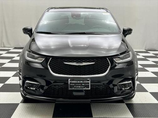 2025 Chrysler Pacifica L