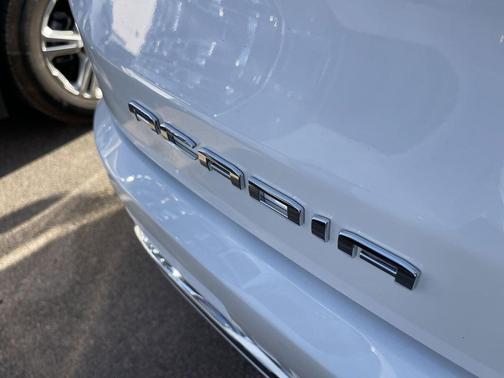 Summit White 2023 GMC Acadia Denali